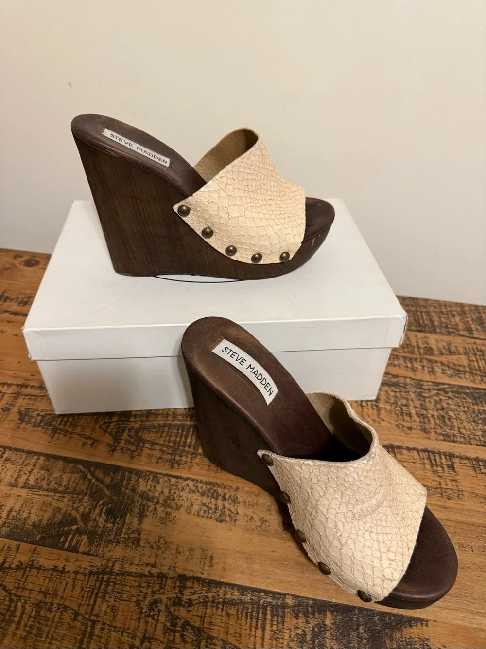 Steve Madden Beige Textured Leather Wedge Sandals